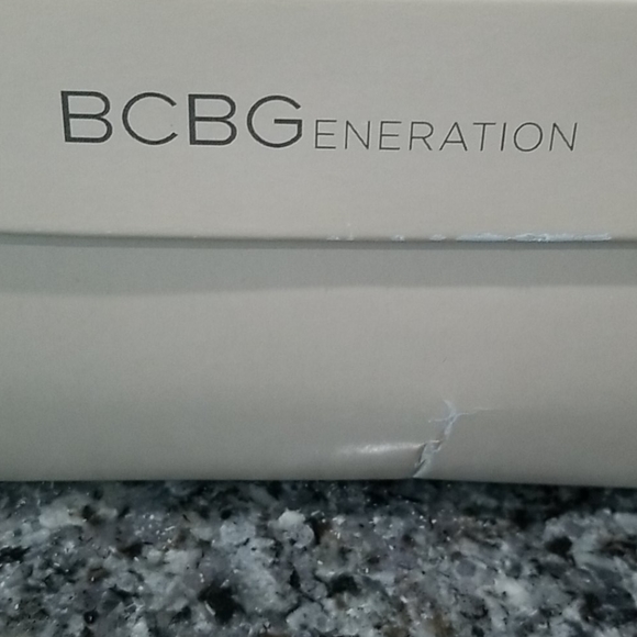 BCBG (navy blue snake skin and black pump) - Picture 9 of 12